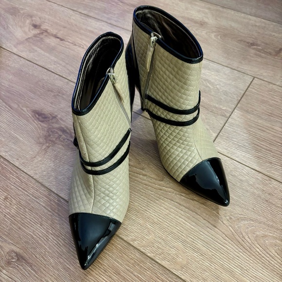 Via Spiga Shoes - Via Spiga ankle boots. Size 9M women’s. These are SO PRETTY!